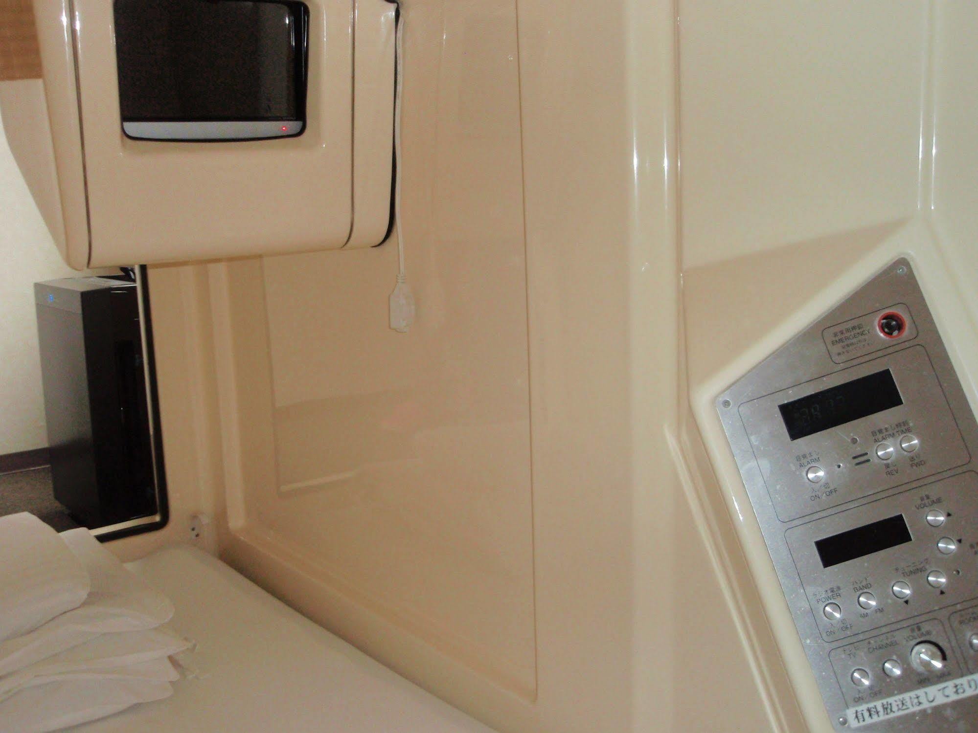 Capsule Hotel Kobe Sannomiya (Adults Only) Екстериор снимка
